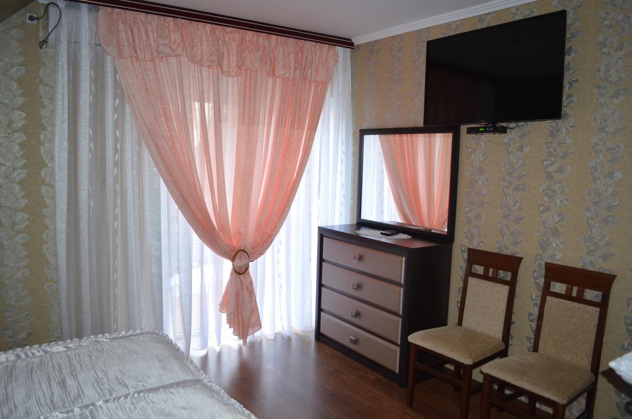 Hotel Fiyesta Starokostyantyniv Zewnętrze zdjęcie