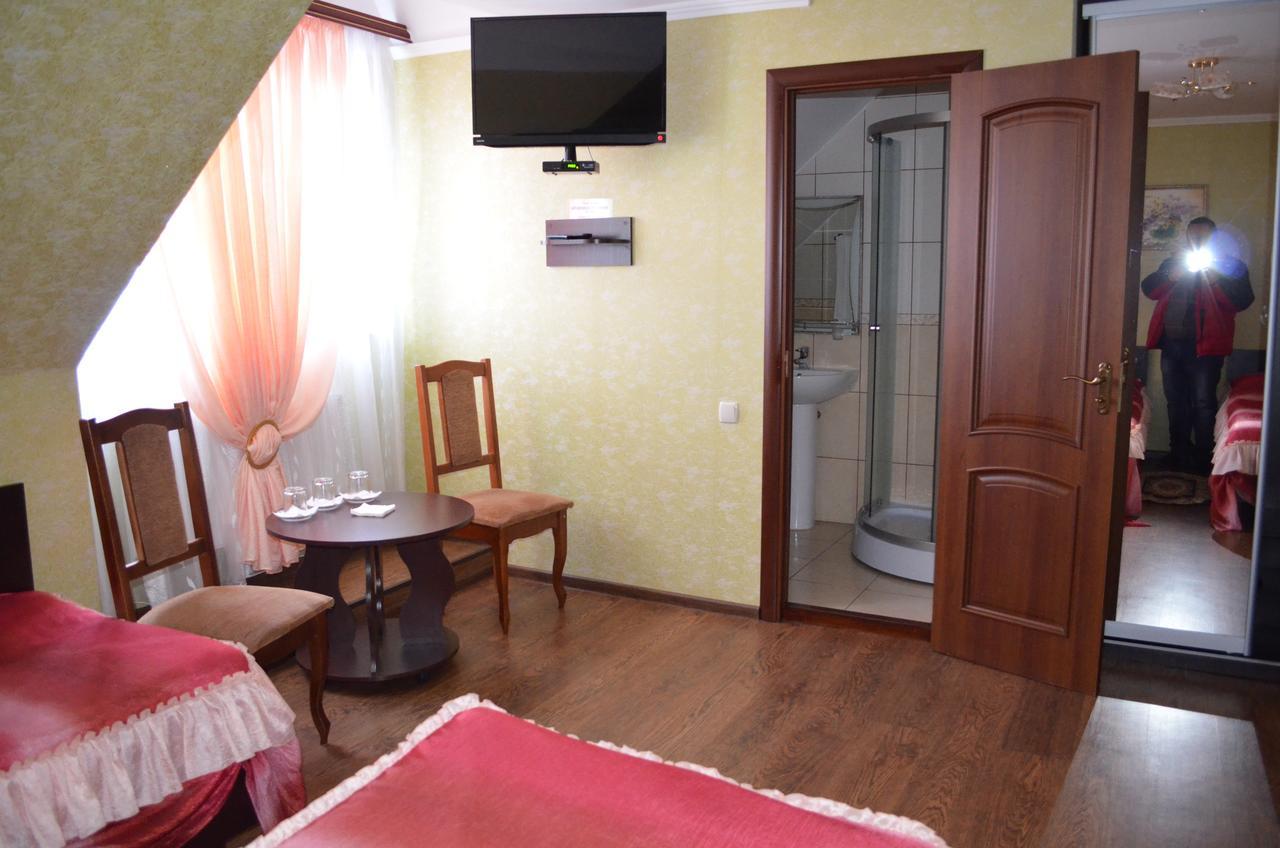Hotel Fiyesta Starokostyantyniv Zewnętrze zdjęcie
