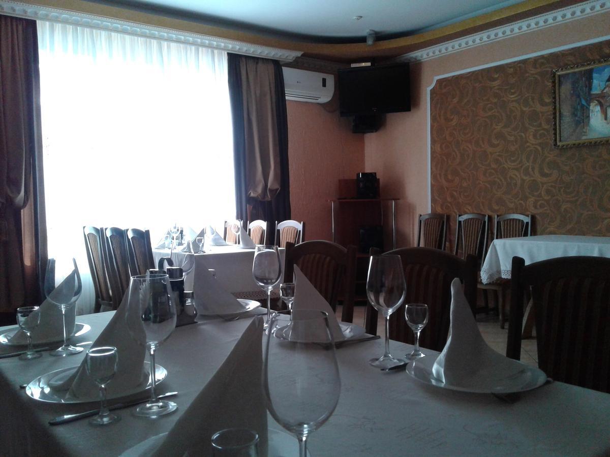 Hotel Fiyesta Starokostyantyniv Zewnętrze zdjęcie